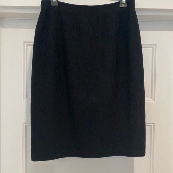 Vintage St. John Collection Black Textured Comact Bouclé Knit Skirt, Size 8 - Picture 6 of 8